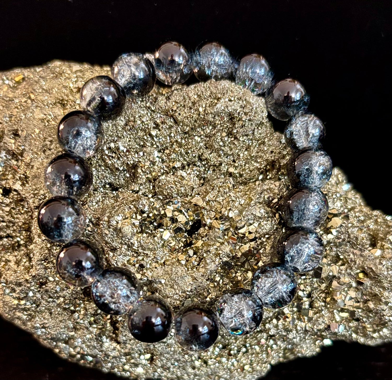 Black & White Cracked Glass Beads Bracelet – Bold Unisex Personality Statement Jewelry