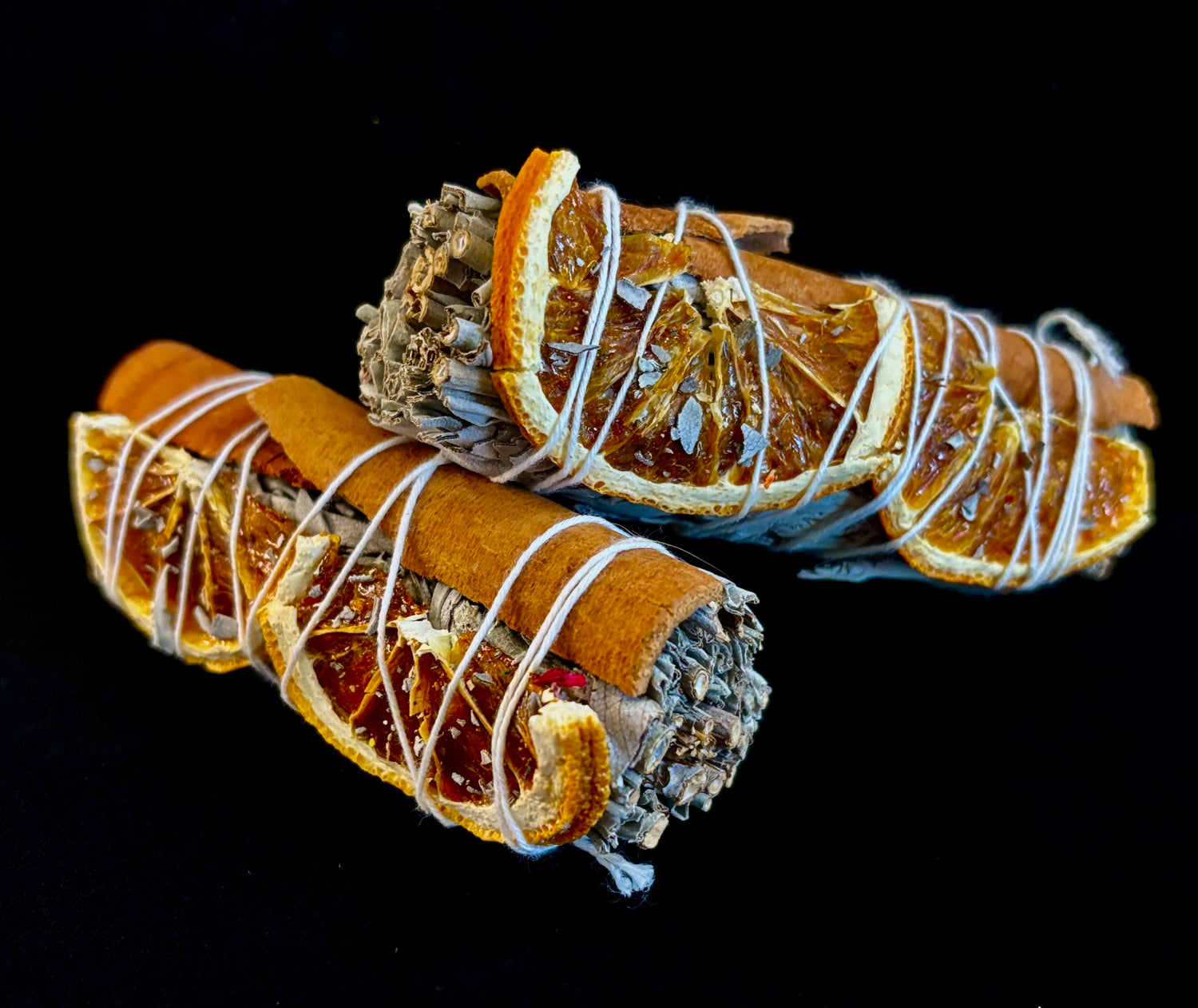 🍊 White Sage, Orange & Cinnamon Smudge Bundle – Cleansing, Warmth & Holiday Energy (4”)