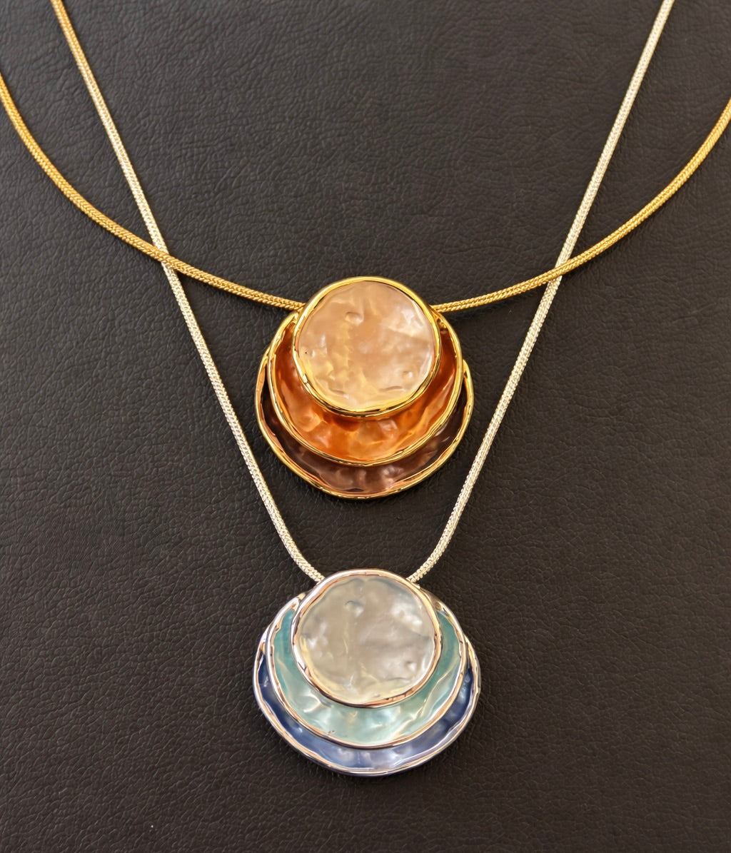 Coastal Glow Layered Shell Pendant Necklace – Gold or Silver Tone | Beach-Inspired Collarbone Necklace