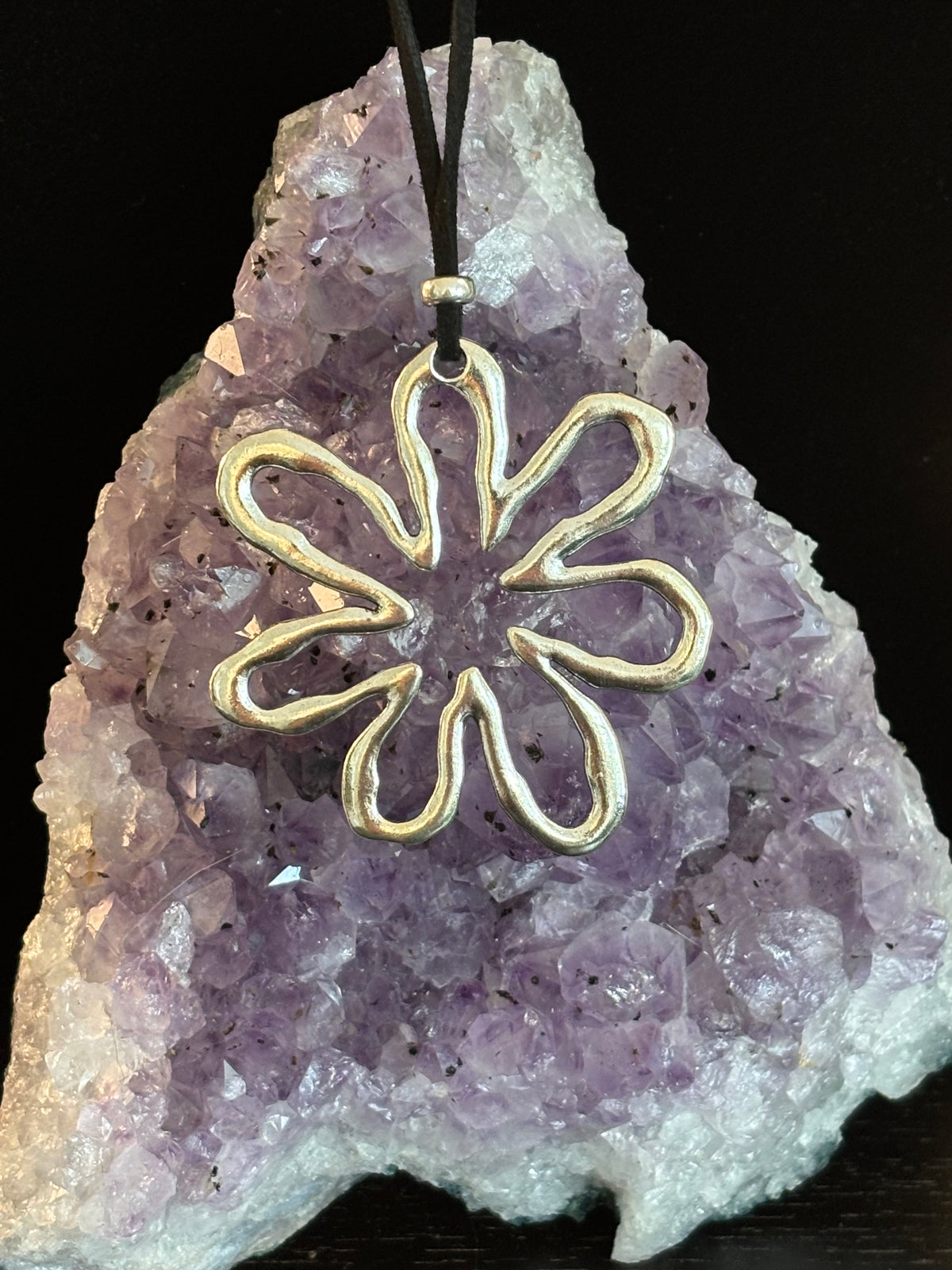 Hollow Out Flower Charm Necklace – Free-Spirited, Fierce, and Fabulous
