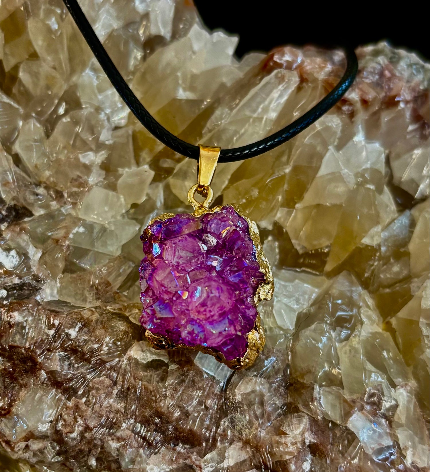 Asymmetrical Natural Crystal Agate Geode Pendant Necklace – Raw Beauty, Vibrant Energy