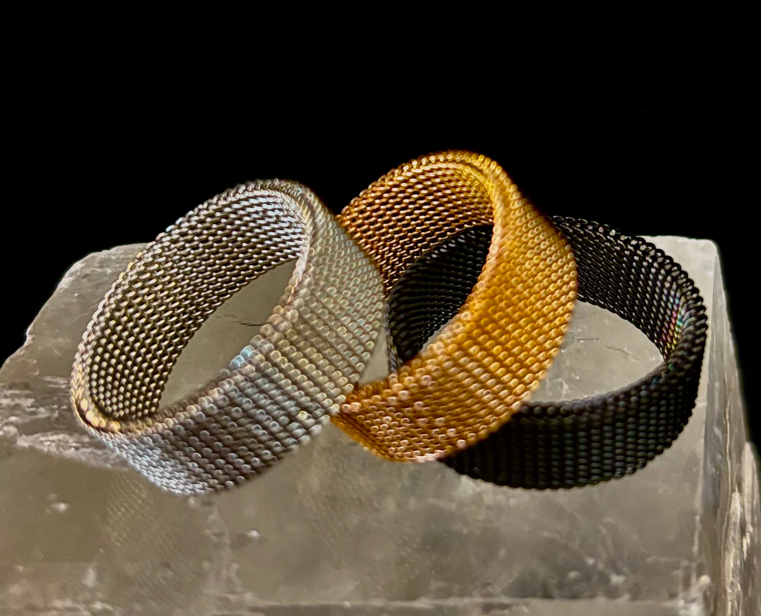 Gender-Neutral Stainless Steel Mesh Ring – Flexible, Modern Band in Black, Rose Gold & Silver Tones