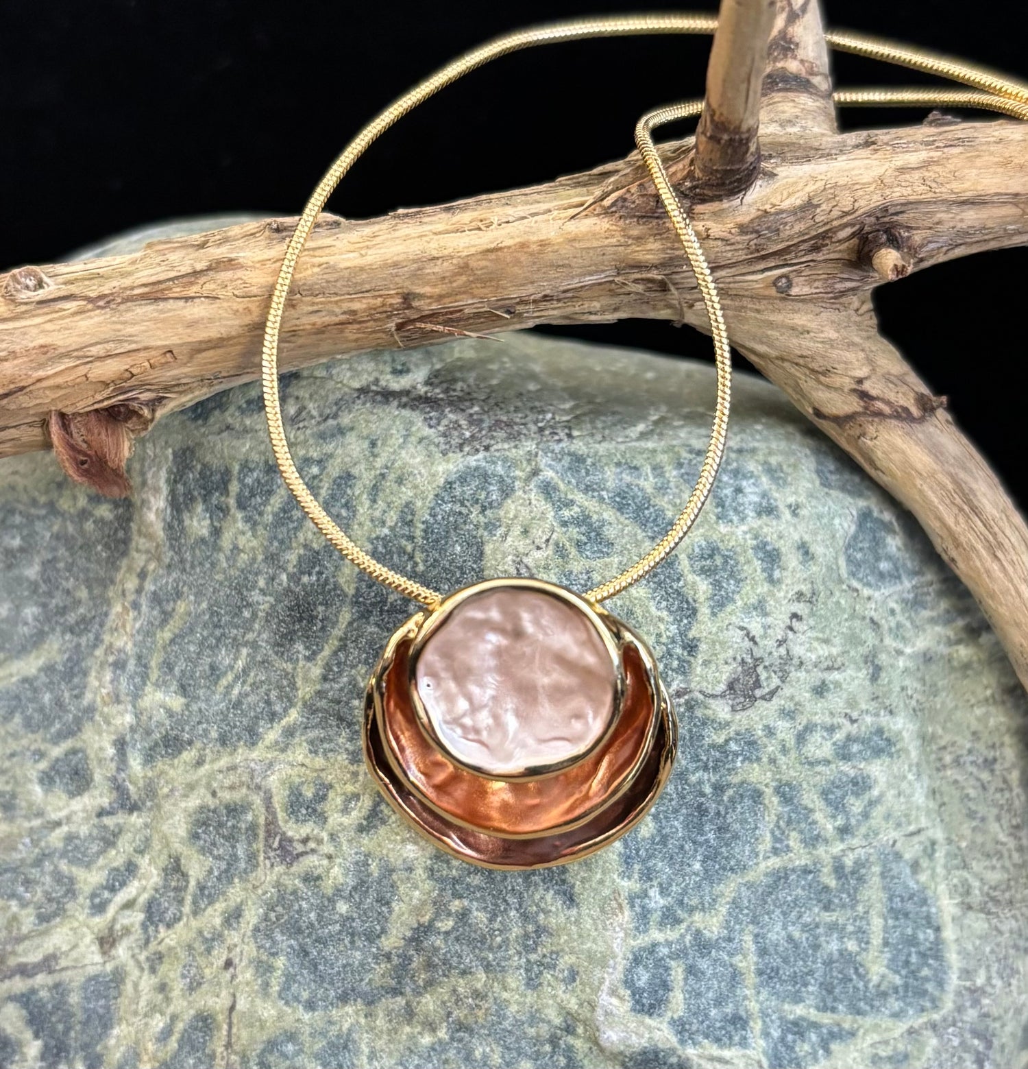 Coastal Glow Layered Shell Pendant Necklace – Gold or Silver Tone | Beach-Inspired Collarbone Necklace