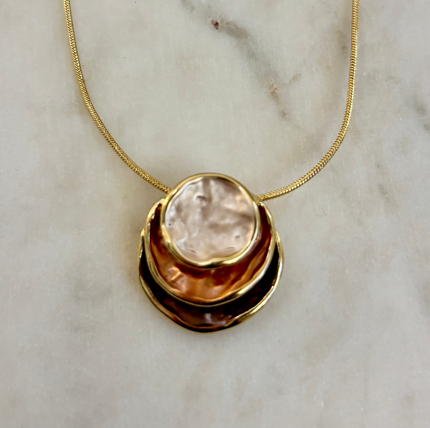 Coastal Glow Layered Shell Pendant Necklace – Gold or Silver Tone | Beach-Inspired Collarbone Necklace