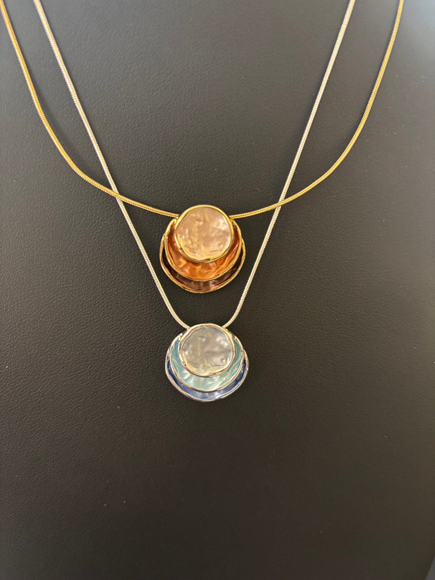 Coastal Glow Layered Shell Pendant Necklace – Gold or Silver Tone | Beach-Inspired Collarbone Necklace