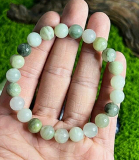 Green Jade Energy Bracelet – Emotional Healing & Spiritual Balance